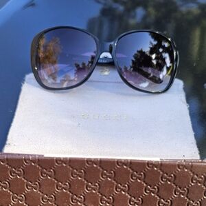 Gucci Elegant Black Women's Sunglasses